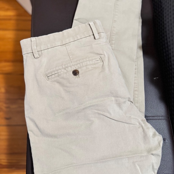 Men’s Light Tan Khaki Pants (33x30) | Gap Athletic Fit Essential Khakis - Picture 6 of 10